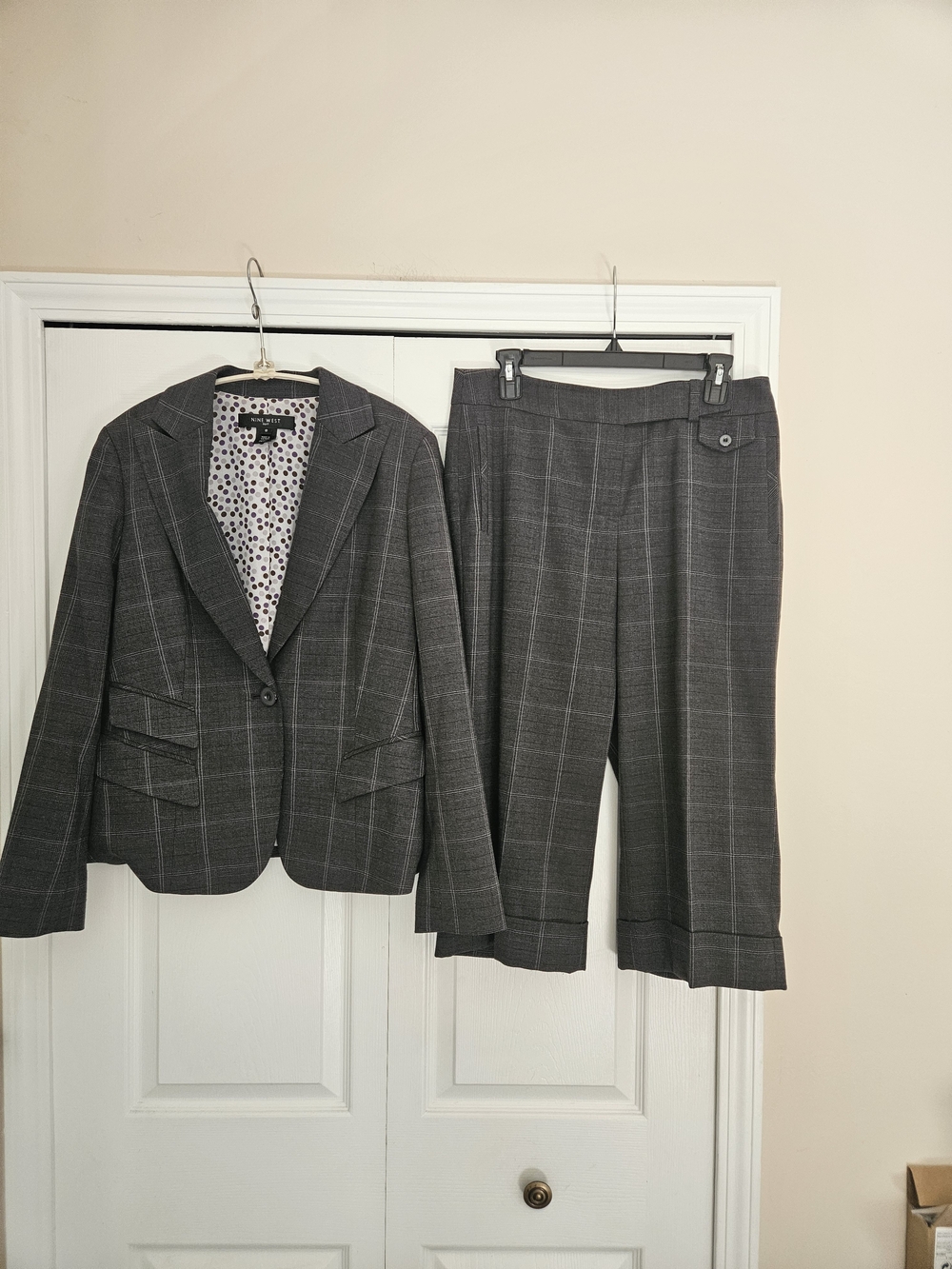 Nine West Women's Suit Blazer & Crapped Cuffed Pants Sz 8